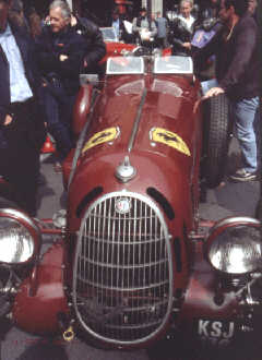 roter Alfa Romeo